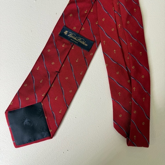 Brooks Brothers Silk Red Nautical Anchor Sail Wheel Boat Patterned Tie - Picture 3 of 5